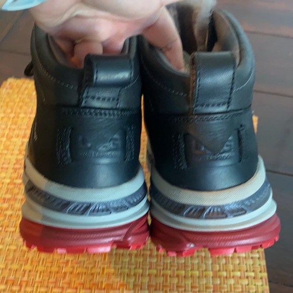 UGG  WHITE MOUNTAINEERING TRAINER - Picture 9 of 12